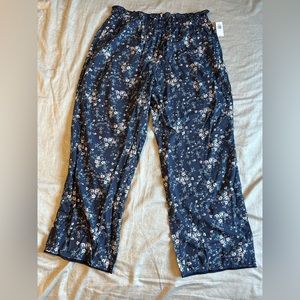 ⭐️ 4/$10 Blue Floral Pants